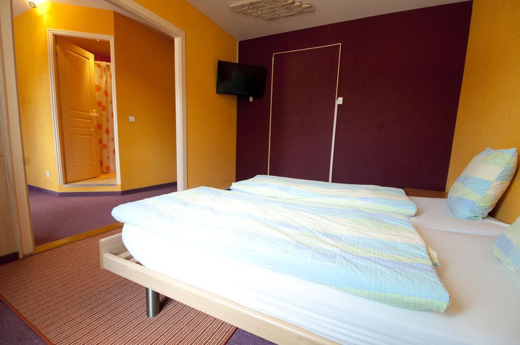 Hotel Bellavista "Bellevue" Saignelégier エクステリア 写真